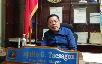 <p><strong>REDS UNWELCOME.</strong> Tubungan Mayor Roquito Tacsagon on Tuesday (Dec. 24, 2019) plans to declare the Communist Party of the Philippines-New People's Army (CPP-NPA) unwelcome following the attack on police officers in Singon village on Monday. Tacsagon said the Municipal Peace and Order Council of Tubungan will convene on Dec. 27 for the declaration. <em>(PNA photo by Gail Momblan)</em></p>