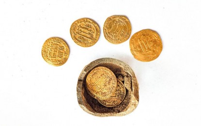 <p>Israeli archaeologists discover seven gold coins dating back to 1,200 years ago. <em>(Xinhua/Israel Antiquities Authority)</em></p>