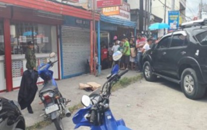 <div dir="auto">
<div dir="auto"><strong>CRIME SCENE</strong>. Onlookers crowd a portion of Miranda Street in Barangay Poblacion, Polomolok town, South Cotabato following the daring killing of Barangay Lapu chairman Abdullah Nilong II on Tuesday afternoon (Dec. 31, 2019). The victim had just come out of a pharmacy when he was shot several times by a lone gunman. <em>(Photo courtesy of the Polomolok municipal police station</em></div>
</div>
<div class="yj6qo"><em> </em></div>