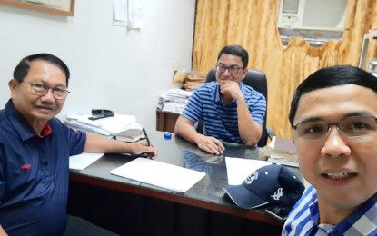 <p><strong>IDENTITY THEFT.</strong> Mindanao Development Authority Secretary Emmanuel Piñol (left) appears before the Davao City Fiscal Shahruddin Roberto Sencio Jr. (center) along with his lawyer, Israelito Torreon, to respond to a swindling complaint on Thursday (January 2). Piñol, who denies the charge, says he will also file a counter-charge against the complainant, Renato Castro of Bulacan. <em>(Photo courtesy of Secretary Emmanuel Piñol's Facebook Page)</em><br /><em> </em><br /> <br /> </p>