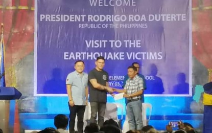 <p><strong>CALAMITY AID</strong>. Davao City Vice Mayor Sebastian Duterte (center) and Senator Christopher Lawrence Go (left) lead the turnover of check worth PHP2 million to Padada, Davao del Sur through Mayor Pedro Caminero Jr, as calamity assistance from the Office of the President. Duterte and Go represented President Duterte in the event.<em> (PNA photo by Che Palicte)</em></p>