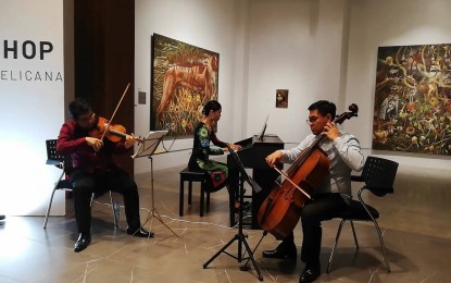 <p><strong>MUSIC IN ILOILO.</strong> Members of the Lozada Piano Trio perform a teaser at the Iloilo Museum of Contemporary Arts on Friday for their concert scheduled at the Colegio del Sagrado Corazon de Jesus at 7 p.m. on Saturday (Jan. 4, 2020). The performance of the trio is part of the Iloilo Summer Arts Festival 2020.<em> (PNA photo by Gail Momblan)</em></p>