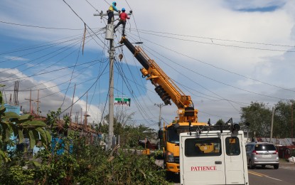 <p><strong>REHABILITATION.</strong> Linemen deployed by electric cooperatives work double time to restore power in areas badly hit by Typhoon "Ursula" (Phanfone) in Leyte. Some villages are still experiencing power outages after the typhoon toppled several electric posts when it hit the region on Christmas Eve.  <em>(Photo courtesy of Don Orestes Romualdez Electric Cooperative)</em></p>