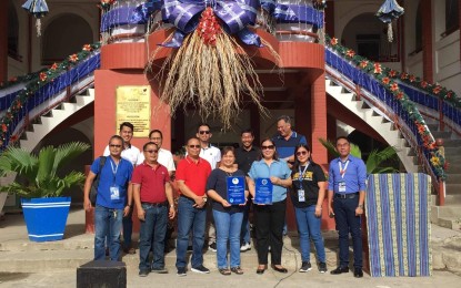 <p><strong>CHILD-FRIENDLY. Officials</strong> from the City of Mati in Davao Oriental receive two plaques of recognition on Monday (Jan. 6, 2019) -- the 2018 Seal of Child-Friendly Local Governance and the 2018 Presidential Award for Child-Friendly Municipalities and Cities as regional winner. Mati City Mayor Michelle Rabat says she considers both awards a challenge for the local government to do better. <em>(Photo courtesy of Mati CIO)</em></p>