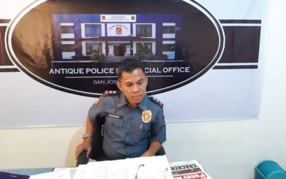 <p><strong>CAMPAIGN VS. LOOSE FIREARMS.</strong> The Antique Provincial Police Office (APPO) will conduct a door-to-door campaign as it intensifies its campaign against loose firearms this 2020. APPO Deputy Director for Operations, Lt. Col. Norby Escobar said on Tuesday (Jan. 7, 2020) that 182 firearms were surrendered to the police in 2019, reducing crime incidents. <em>(PNA photo by Annabel Consuelo J. Petinglay)</em></p>
