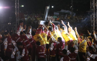 <p><strong>DEVOTION.</strong> Millions of devotees participate in the annual 'traslacion' or the procession of the Black Nazarene every January 9. Quiapo Church officials on Thursday (Sept. 17, 2020) they have sought the government's approval for the annual procession next year amid the coronavirus disease pandemic. <em>(File photo)</em></p>