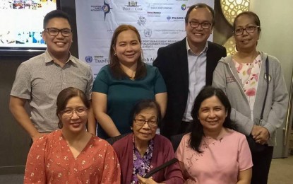 <p><strong>WINNING VS. MALARIA.</strong> The Antique province was declared malaria-free at Bayleaf Hotel in Manila last December 5, 2019. Integrated Provincial Health Office Dr. Ric Noel Naciongayo (standing third from left) with the other health officers from the Department of Health Regional Office in Western Visayas pose for posterity after receiving the award. <em>(Photo courtesy of IPHO Antique)</em></p>