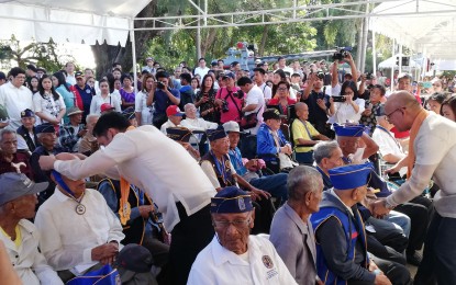 <p><strong>PANGASINAN VETERAN’S DAY</strong>. Governor Amado Espino III (third from left) and Department of the Interior and Local Government (DILG) Undersecretary Bernardo Florece Jr. (right) distribute the commemorative medallions to the living World War II veterans of Pangasinan on Thursday (Jan. 9, 2020) during the Pangasinan Veteran's Day.  Some 25 veterans also received the United States Congressional Gold Medal to honor their bravery during the WW II. <em>(Photo by Hilda Austria)</em></p>