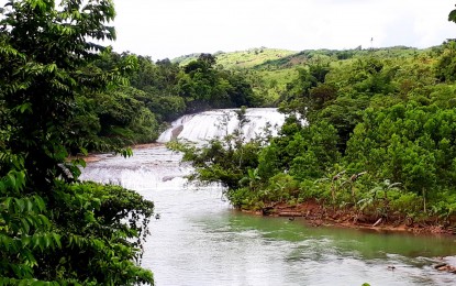 <p><strong>SAMAR'S WATERFALL.</strong> The panoramic view of Lulugayan Falls in Calbiga, Samar. Improving the road leading to this destination is one of the funded projects this year under the Tourism Road Infrastructure Program. <em>(PNA photo by Roel Amazona)</em></p>