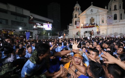 <p><strong>NO PROCESSION ANEW.</strong> Police officers implement crowd control measures during the traditional procession of the image of Black Nazarene during its feast on Jan. 9, 2020. For the third consecutive year, the Quiapo Church decided not to hold the traditional procession in compliance with health and safety protocols amid the Covid-19 pandemic. <em>(PNA file photo)</em></p>