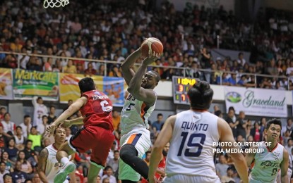 <p><strong>MERALCO-GINEBRA 1-1</strong>: Meralco’s Allen Durham evades the defense of Ginebra’s Scottie Thompson (in red) during Game 2 of the PBA Governors' Cup Finals at the Quezon Convention Center in Lucena, Quezon on Friday night (Jan. 10, 2020). Meralco overpowered Ginebra, 104-102, to tie the series at one game each. <em>(Photo courtesy of the PBA Media Group)</em></p>