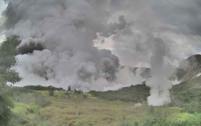 <p><strong>TAAL ERUPTION.</strong> Ongoing phreatic explosion at the main crater of Taal Volcano on Sunday afternoon (January 12, 2020). Phivolcs has raised the alert status to Level 2. <em>(Photo grabbed from Philvolcs Twitter account)</em></p>