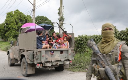 <p><strong>PROVIDING SECURITY.</strong> Military personnel provide security to the residents of Laurel, Batangas Monday (Jan. 13, 2020) while they were being evacuated due to the continuous spewing of Taal Volcano. Malacañang on Wednesday asked for the cooperation and understanding of villagers who were asked to flee their homes. <em>(PNA photo by Joey O. Razon)</em></p>