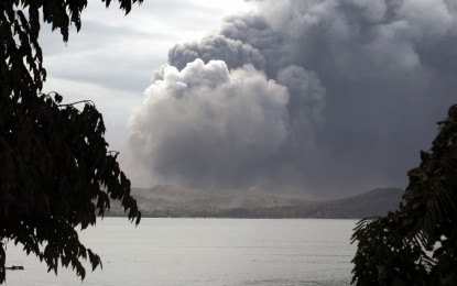 <p><strong>TAAL UNREST CONTINUES. </strong>Taal Volcano continues to spew ash as shown in this photo taken from Laurel, Batangas on Monday (Jan. 13, 2020). The Department of Tourism said travel in other parts of Luzon remains safe and accessible amid the volcano's unrest. <em>(PNA photo by Joey Razon)</em></p>