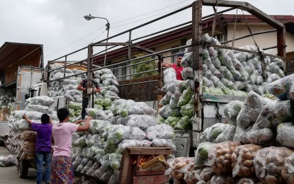<p><strong>READY FOR TRANSPORT</strong>. Assorted vegetables are loaded on a 20-ton truck at the La Trinidad Trading Post on Monday for transport to its destination. Millions of kilograms of assorted vegetables are expected to rot with the prohibition to truckers from entering Recto Avenue to Divisoria in Manila where around 500,000 kilograms of vegetables are brought daily.<em> (PNA photo by Liza T. Agoot)</em></p>