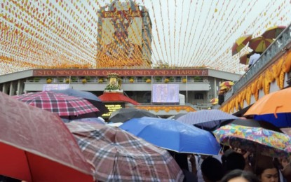 <p><strong>FAITHFUL, RAIN OR SHINE.</strong> Umbrellas cover the throng of devotees participating in the novena mass at the Basilica Minore del Sto. Niño Pilgrim Center on Sunday (Jan. 12, 2020). The Basilica friars of the Order of St. Augustine and the Cebu City Police Office are beefing up security measures ahead of the 455th Fiesta Señor this coming weekend, Jan. 18-19, 2020. <em>(PNA photo by John Rey Saavedra)</em></p>