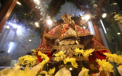 <p><strong>RELIGIOUS CEREMONY.</strong> Five thousand candles will be lighted to form the image of Señor Santo Niño on January 18, one of the new events introduced by the San Jose Parish in celebration of the Feast of the Holy Child Jesus. Photo shows one of the oldest replicas of the image of  Señor Santo Niño de Cebu. <em>(PNA file photo by Perla G. Lena)</em></p>