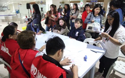 <p><strong>HELP DESK</strong>. Social workers from the Department of Social Welfare and Development (DSWD) interview distressed overseas Filipinos from Beirut, Lebanon, and Baghdad, Iraq at the Ninoy Aquino International Airport Terminal 1. On January 16, DSWD said it has assisted at least 37 overseas Filipinos from the Middle East who arrived on December 25. <em>(Contributed photo from DSWD)</em></p>