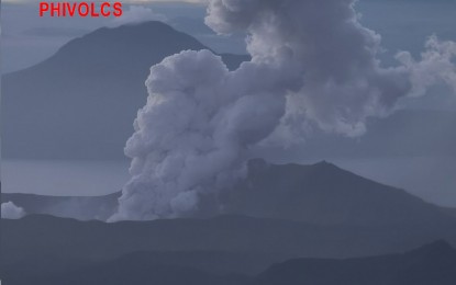 <p><strong>ASH PLUMES</strong>. Taal Volcano erupts anew on Thursday (Jan. 16, 2020). The activity was described as "short-lived wherein there was dark smoke coming out of the crater”. (<em>Photo grabbed from Phivolcs' Facebook page</em>) </p>