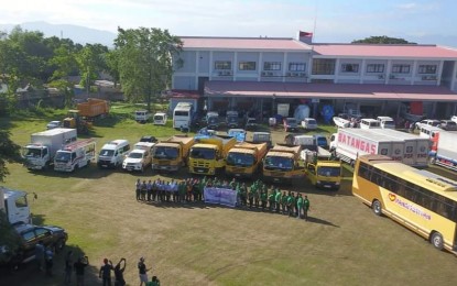 <p><strong>RELIEF OPERATIONS</strong>. The Pangasinan team arrived in Batangas Thursday (Jan. 16, 2020) to extend relief food and non-food items to victims of the Taal Volcano eruption. The team headed by Provincial Disaster Risk Reduction and Management Office chief Rhodyn Lunchinvar Oro, Provincial Social Welfare and Development Office chief Emil Samson, and former 5th district Board Member Clemente Arboleda paid a courtesy call to Batangas Governor Hermilando Mandanas. <em>(Photo courtesy of Pangasinan Provincial Government's Facebook page)</em></p>