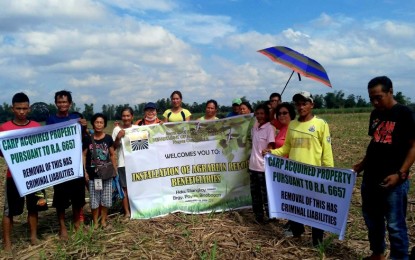 <p><strong>AGRARIAN REFORM BENEFICIARIES.</strong> The seven farmers installed by personnel of the Department of Agrarian Reform Negros Occidental-South on 11.1 hectares of landholding in Hacienda Tilangkoy Gamay, Barangay Payao in Binalbagan town on Wednesday (Jan. 15, 2020). They were urged to become productive and empowered agrarian reform beneficiaries. <em>(Photo courtesy of DAR Negros Occidental-South)</em></p>
