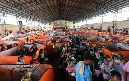 <p>Evacuees due to Taal Volcano eruption in Tanauan City, Batangas. <em>(PNA photo by Joey Razon)</em></p>