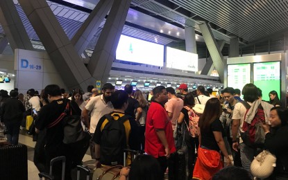 <p><strong>GROUNDED FLIGHTS.</strong> Queues of passengers pile up at the Ninoy Aquino International Airport Terminal 3 following the cancellation of several flights due to Taal Volcano's phreatic eruption on Sunday (Jan. 12, 2020), which led to a suspension of airport operations. The Department of Tourism and the Civil Aeronautics Board are set to discuss the implementation of rules that airlines must follow during times of emergencies and natural calamities. <em>(Photo courtesy of Jenelyn Tidalgo)</em></p>
