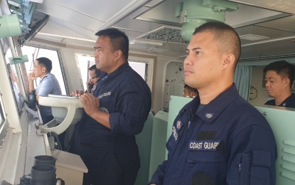 <p><strong>TOWING DRILL</strong>. Philippine Coast Guard personnel aboard a vessel participating in a towing exercise off the coast of Manila on Tuesday (January 21). The PCG said the five-day exercise is for the development of the maritime agency with help from the Japan International Cooperation Agency (JICA). <em>(Photo courtesy of PCG)</em></p>