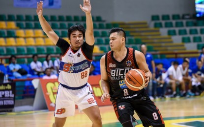 <p><strong>CRUCIAL WIN</strong>. Ronjay Buenafe fires 26 points off the bench for Bicol in a crucial 86-72 win over Sarangani in the MPBL Lakan Season at the Alonte Sports Arena in Biñan on Tuesday (Jan. 21, 2020). The win boosted Bicol’s hold for 8th spot in the Southern Division. <em>(Photo courtesy of MPBL)</em></p>