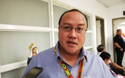 <p><strong>NO LITTERING.</strong> Lawyer Gaudioso Geduspan II, officer-in-charge of Land Transportation in Western Visayas (LTO 6), says on Tuesday (Jan. 21, 2020) that they will be requiring all public utility vehicles in Iloilo province to place trash bins. The mandate is meant to free the provincial road of garbage being thrown by the commuters in line with the Iloilo provincial government’s “Limpyo Iloilo” 2020 program.<em> (PNA photo by Gail Momblan)</em></p>
