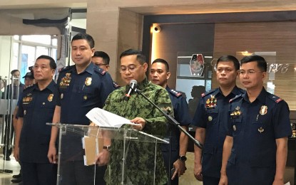 <p><strong>NEW DIRECTORIAL STAFF CHIEF.</strong> PNP chief Gen. Archie Gamboa (center) appoints Maj. Gen. Cesar Hawthorne Binag as the new Chief of the Directorial Staff in a press briefing in Camp Crame on Thursday (Jan. 23, 2020). As chief of the directorial staff, Binag will supervise and synchronize the functions of the PNP's directorial staff offices in support of the operations of the police regional offices and national support units. <em>(PNA photo by Lloyd Caliwan)</em></p>
