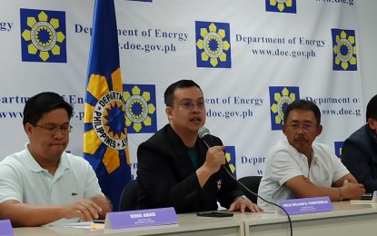 <p><strong>SAFE FROM TAAL ERUPTION</strong>. Department of Energy (DOE) officials said facilities of oil and power firms in Batangas are safe even the Alert Level 5 will be raised at Taal Volcano. In photo are: (from left to right) Oil Industry Management Bureau director Rino Abad, DOE Undersecretary Felix William Fuentebella, and Electric Power Industry Management Bureau director Mario Marasigan, in a press briefing at DOE headquarters in Bonifacio Global City, Taguig City on Friday (Jan.24, 2020). (<em>PNA photo by Kris Crismundo</em>)  </p>