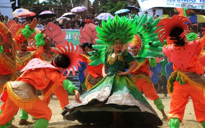 <p><strong>COCO FEST.</strong> Contingents from barangays Purakan and Robocon bag the PHP75,000 grand prize during the 'Hudyaka sa Lubi Festival' of Linamon town in Lanao del Norte, on Thursday, January 23. The festival coincides with the town's 60th founding anniversary.<em> (PNA photo by Richel V. Umel)</em></p>