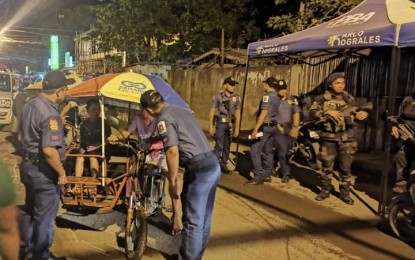 <p><strong>ANTI-DRUG CHECKPOINTS</strong>. Personnel from the Talisay City Police Station, Regional Mobile Force Battalion-7 and 1st Provincial Mobile Force Company check a pedicab (trisikad) carrying a passenger before they can enter the villages of Tangke and San Roque, Talisay City in an intensified anti-drug operation plan on Sunday (Jan. 26, 2020). Mayor Gerald Anthony Gullas vowed to support the intensified campaign against drugs in Talisay City following the speech of President Rodrigo Duterte singling out Talisay as a place where illegal drugs remain a problem. <em>(Photo courtesy of Talisay Police Station)</em></p>
