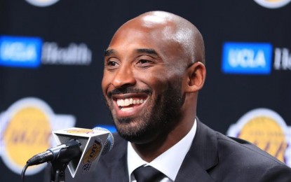 <p><strong>GONE TOO SOON.</strong> The file photo taken on Dec. 18, 2017 shows Kobe Bryant speaking during his jersey retirement press conference in Los Angeles, the United States. Retired NBA star Kobe Bryant was one of five people killed in a helicopter crash in Calabasas of southern California on Jan. 26, 2020. <em>(Xinhua photo/Li Ying)</em></p>