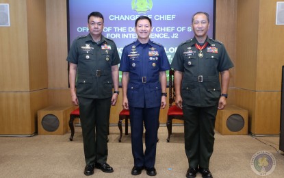 <p><strong>NEW ACTING DEPUTY CHIEF FOR INTEL. </strong>Brig. Gen. Greg Almerol (left) takes over as the new acting deputy chief-of-staff for intelligence (J-2) of the Armed Forces of the Philippines (AFP) in a ceremony presided by Deputy Chief of Staff, Lt. Gen. Erickson Gloria (center) on Wednesday (Jan. 29, 2020). Almerol replaced Maj. Gen. Reuben Basiao, who was named commander of the 10th Infantry Division of the Philippine Army. <em>(Photo courtesy of AFP Public Affairs Office)</em></p>