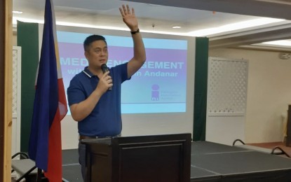 <p><strong>MEDIA SUMMIT.</strong> Presidential Communications Operations Office (PCOO) Secretary Martin Andanar gives the Cebu media a glimpse of the "Duterte Legacy" in a five-minute audio-video presentation in a hotel in Cebu City on Wednesday night (Jan. 29, 2020). Andanar said a media summit, which is part and parcel of the Duterte Legacy series of regional summits, will be held in Cebu this year to tackle media welfare and security. <em>(PNA photo by John Rey Saavedra)</em></p>