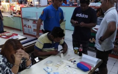 <p><strong>DRUG BUST.</strong> Authorities seize a total of PHP1.2 million worth of illegal drugs during a buy-bust in Victoria Plaza mall in Bajada, Davao City, Wednesday afternoon (January 29). Police identified the suspect as Linda Ledres, 50, of Tagum City in Davao del Norte. <em>(Photo courtesy of DCPO-PIO)</em></p>
