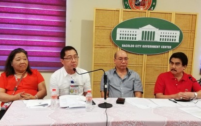 <p><strong>TASK FORCE VS. nCoV.</strong> Bacolod City Mayor Evelio Leonardia (right) with Vice Mayor El Cid Familiaran (2nd from right); Dr. Jovy Vergara (2nd from left), assistant city health officer; and Dr. Ma. Luz Ma-apni, head of the City Health Office-Maternal and Child Care convey to the press the city’s actions against the novel coronavirus at the Government Center on Friday afternoon (Jan. 31, 2020). Leonardia formed the inter-agency nCoV task force and designated Familiaran as its chairperson.<em> (PNA photo by Nanette L. Guadalquiver)</em></p>