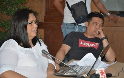 <p><strong>NEGATIVE FOR MENINGO.</strong> Dr. Mark Llosa, director of the Negros Oriental Provincial Hospital (NOPH), is shown with Dr. Liland Estacion, chief of the Provincial Health Office of Negros Oriental, during a press conference in Dumaguete City on Friday (Jan. 31, 2020). Llosa said a girl who was being treated for symptoms similar to meningococcemia has been cleared by local health authorities after tests turned out negative of the Neisseria meningitidis bacteria. <em>(Photo courtesy of the Office of the Governor)</em></p>