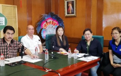 <p><strong>CANCELED TRIP</strong>. Bacolod City Mayor Evelio Leonardia (left), says he has canceled his trip to Abu Dhabi, United Arab Emirates for the 10th Session of the World Urban Forum on February 8 to 13, amid the novel coronavirus (nCoV) threat in a press conference on Monday (Feb. 3, 2020). Leonardia met with Vice Mayor El Cid Familiaran (2nd from left), chair of the city’s inter-agency task force against nCoV, and co-chairs (from left) Councilor Cindy Rojas, and Dr. Ma. Carmela Gensoli; and spokesperson, Dr. Grace Tan before making the announcement. (<em>PNA photo by Nanette L. Guadalquiver</em>) </p>