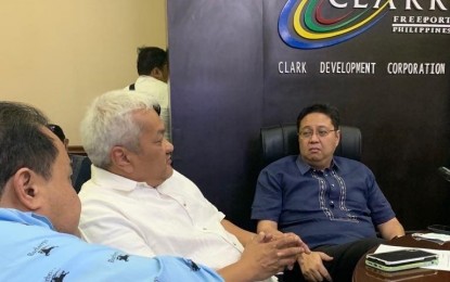 <p><strong>MEASURES VS. CORONAVIRUS</strong>. Pampanga Governor Dennis Pineda (partly hidden), Angeles City Mayor Carmelo Lazatin (center) and Clark Development Corp. (CDC) president Noel Manankil (right) brief Clark locators on the novel coronavirus (nCoV) and the preventive measures against the deadly virus in a meeting at the CDC on Monday (Feb. 3, 2020). Six patients under investigation for nCoV are now at the isolation room of Jose B. Lingad General Memorial Hospital in the City of San Fernando, Pampanga, pending the results of their laboratory tests. <em>(Contributed photo)</em></p>