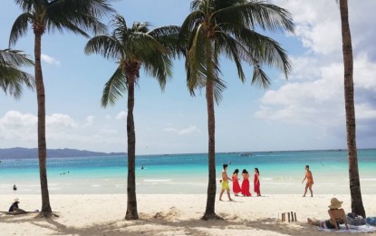 <p>Boracay beach <em>(File photo)</em></p>