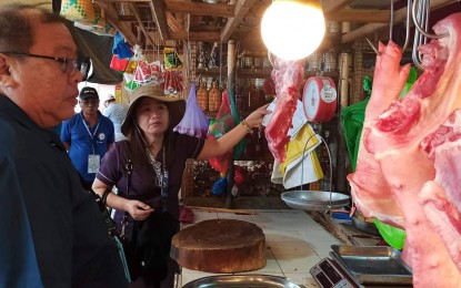 <p style="text-align: left;"><strong>ENSURING MEAT SAFETY.</strong> Dr. Marites Linsag-Erispe, Veterinarian Services Office chief of Mati City (with hat) inspects a meat stall on Monday (Feb. 3, 2020) to ensure that it is safe for consumption and African swine fever-free. Following the confirmed incident of ASF in Don Marcelino town in Davao Occidental last week, the Mati City Veterinarian Services Office says it is doubling its effort to prevent the entry of the dreaded swine disease in the city.<em> (Photo courtesy of Mati CIO)</em></p>