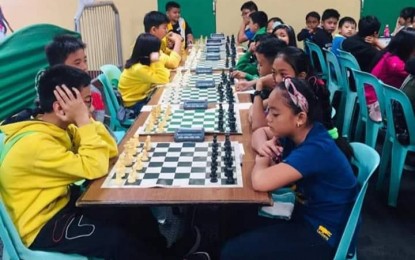<p><strong>GREEN AND GO</strong>. Baguio’s biggest and longest-running chess tournament is ready to fire off with more than 200 players seeing action. Here a group of young players vying for the PHP5,000 top purse during the 47th Baguio Center Mall Non-Master Chess Tournament on Dec. 20 and 21 last year. <em>(PNA photo courtesy of Baguio Center Mall)</em></p>