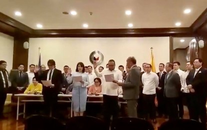 <p><strong>OATH-TAKING</strong>. Deputy Speaker and Mandaluyong Rep. Neptali ‘Boyet” Gonzales II; Deputy Speaker and Laguna Rep. Dan Fernandez; and La Union Rep. Sandra Eriguel, chairperson of the House Committee on Social Services, take their oath as new members of the National Unity Party (NUP) before NUP president and Rep. Elpidio Barzaga Jr. in a ceremony held at the Batasan Complex in Quezon City on Wednesday. Four lawmakers from the Partido Demokratiko Pilipino-Lakas ng Bayan (PDP-Laban), including Cagayan de Oro Rep. Rolando Uy, took their oath as new members of the NUP.<em> (PNA photo by Filane Cervantes)</em></p>