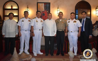 <p><strong>NAVY CONTINGENT IN OMAN.</strong> Members of the Philippine Navy contingent meet with officials of the Philippine Embassy in Oman headed by Ambassador Narciso Castañeda (center) in a courtesy call in Muscat on Wednesday (Feb. 5, 2020). The naval contingent is tasked to evacuate overseas Filipino workers in the Middle East who would avail of repatriation.<em> (Photo courtesy of Naval Public Affairs Office)</em></p>