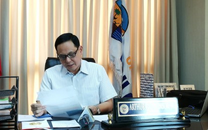 <p><strong>ADDITIONAL PERSONNEL.</strong> Iloilo Governor Arthur Defensor Jr. on Friday (Feb. 7, 2020) says the provincial government has hired eight personnel to man the ports in Dumangas and Estancia towns. The eight have been tasked to collect health declaration cards from passengers of roll-on/roll-off vessels. <em>(PNA photo by Gail Momblan)</em></p>