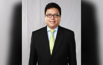 <p>RCBC chief economist Michael Ricafort</p>