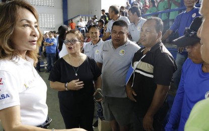 <p><strong>HOME QUARANTINE</strong>. Cebu Governor Gwendolyn Garcia discusses with village watchmen from Medellin, San Remigio, Daanbantayan, Tabuelan and Tabogon their role in implementing home quarantine for Cebuanos who have returned from China, Hong Kong and Macao, in order to prevent the entry of the novel coronavirus (2019-nCoV) into the province. The governor met with the watchmen during her visit to Medellin town last Feb. 7, 2020. <em>(Photo courtesy of Tonee Despojo)</em></p>